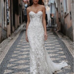 Elegant White Lace Strapless Gown